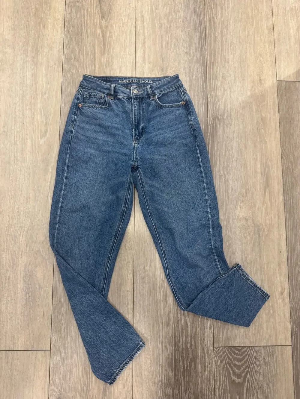 American Eagle medium wash Mom straight jean size 0